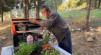 Motosikletle okula götürdüğü kızını kazada kaybetti, mezarına diktiği çiçeklere hırsızlar musallat oldu