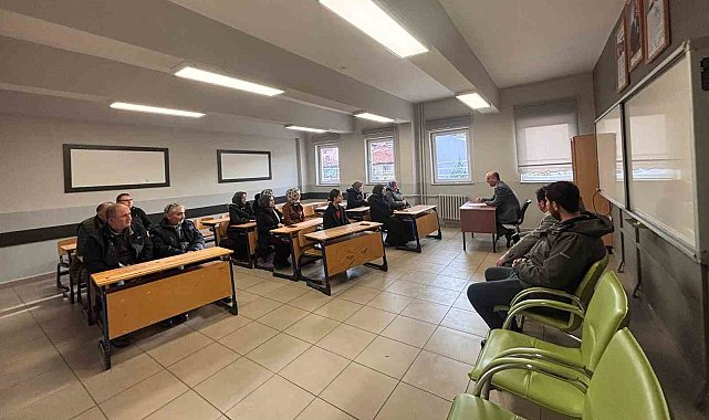 Müdür Kilitci: "Velilerin bilinçli tutumu öğrencilerin başarısında önemli rol oynamaktadır"
