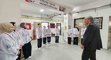 Müdür Yılmaz'dan uluslararası yarışmada derece elde eden öğrencilere tebrik