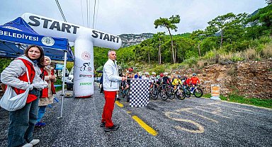 Muğla'da 100 sporcu zorlu parkurda ter döktü