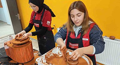 Muğla'da gençler seramik atölyesinde hünerlerini sergiledi
