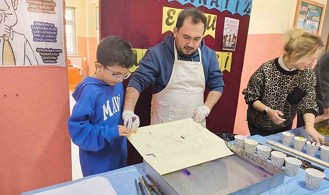 Muğlalı öğrenciler ebru sanatıyla tanıştı