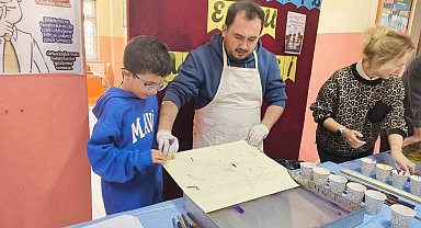 Muğlalı öğrenciler ebru sanatıyla tanıştı