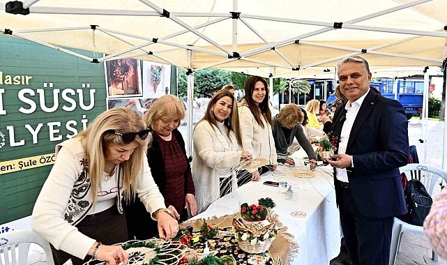 Muratpaşa Belediyesi'nden kadınlara kapı süsü atölyesi