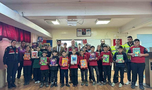 Muş'ta jandarmadan öğrencilere kişisel güvenlik ve güvenli internet eğitimi