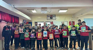 Muş'ta jandarmadan öğrencilere kişisel güvenlik ve güvenli internet eğitimi