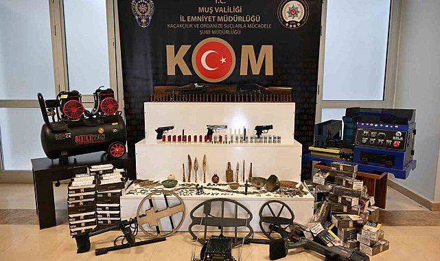 Muş'ta kaçakçılık operasyonu: Çok sayıda silah, mühimmat ve tarihi eser ele geçirildi