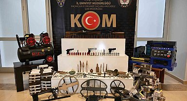 Muş'ta kaçakçılık operasyonu: Çok sayıda silah, mühimmat ve tarihi eser ele geçirildi