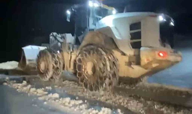Muş'ta kar yağışı 250 köy yolunu ulaşıma kapattı