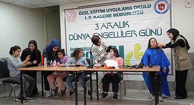 Muş'ta özel çocuklara kuaför sürprizi