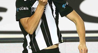 Necip Uysal: "Kariyerime bu forma altında nokta koyacağım"