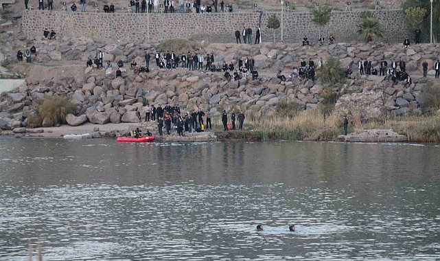 Nehre düşen terliğini almak isterken suya düşen çocuk kayboldu