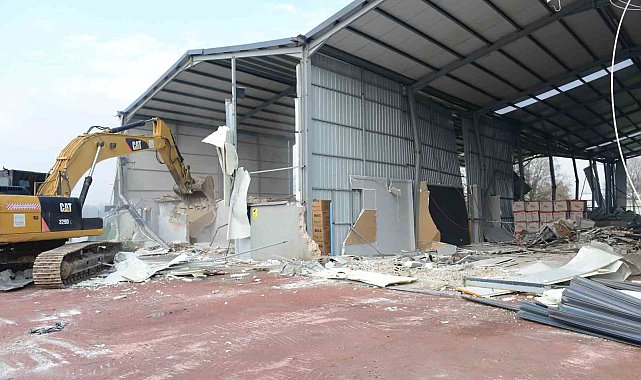 Nilüfer'de 2 kaçak yapı yıkıldı