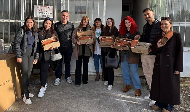 Öğrenciler babalarına ayakkabı yaptı