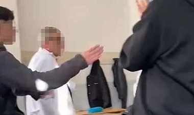 Öğretmeni alaya alma cezasız kalmadı