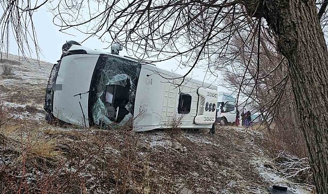 Okul servisi yan yattı, 14'ü öğrenci 15 kişi yaralandı