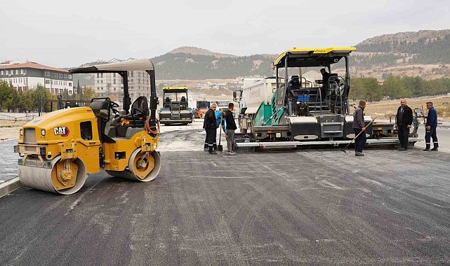 Okullar bölgesinde asfalt çalışmaları devam ediyor