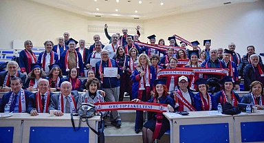 OMÜ Tıp Fakültesi'nin 1990 mezunları 35 yıl sonra aynı amfide buluştu