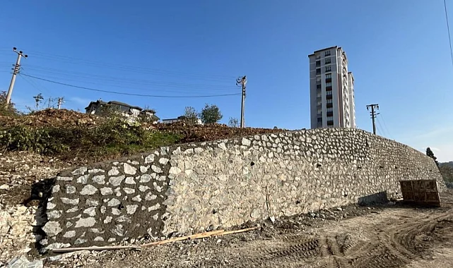 Ordu'da Fatsa Evkaf Mahallesi'ne taş duvar çalışması