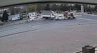 Ortalığın savaş alanına döndüğü kaza kamerada