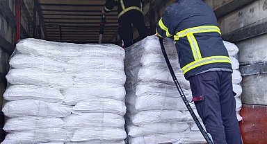 Osmaniye'de seyir halindeki soya yüklü tırda yangın çıktı