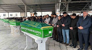 Otobüs kazasında hayatını kaybeden 3 kişi Gaziantep'te son yolculuğuna uğurlandı