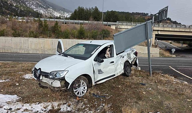 Otomobil ile tır çarpıştı