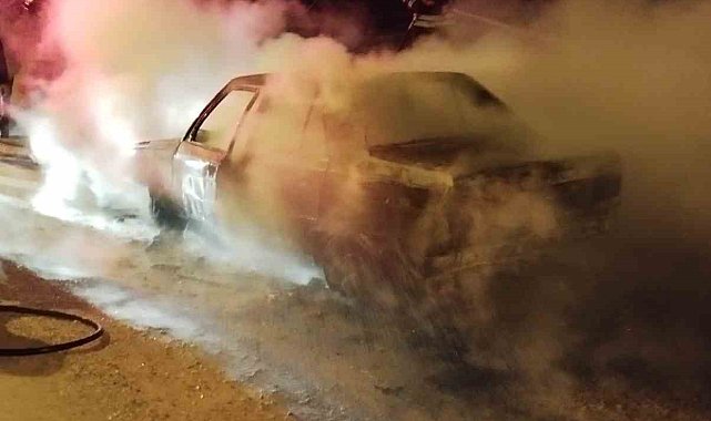 Otomobil patladı, feci şekilde can verdi