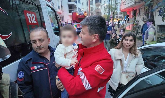 Otomobilde unutulan bebek kurtarıldı