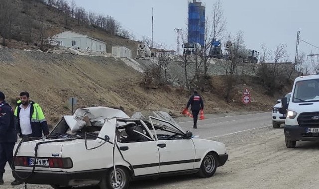 Otomobildeki 5 kişi ölümden döndü: 2 yaralı