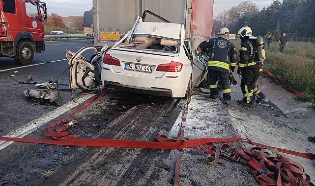 Otomobiliyle tırın altına giren 18 yaşındaki sürücü hayatını kaybetti