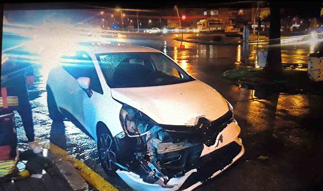 Otomobiller çarpıştı: 2 yaralı