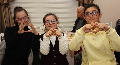 Özel bireyler müzik dolu gecede doyasıya eğlendi