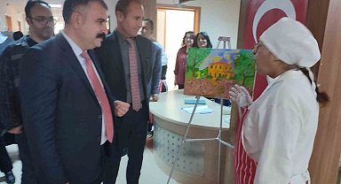 Özel bireylerin yıl boyunca ürettiği eserler sergilendi