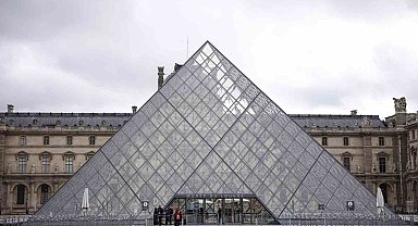 Paris'teki Louvre Müzesi çalışanları greve gitti, müze açılmadı
