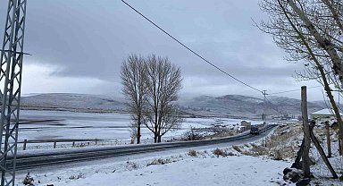 Patnos'ta mevsimin ilk karı yağdı