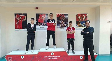 Pazarlar Spor Lisesi güreşte 3 madalya kazandı