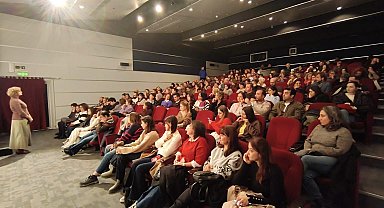 Pelin Esmer, yeni filmiyle Nilüfer'de sinemaseverlerle buluştu