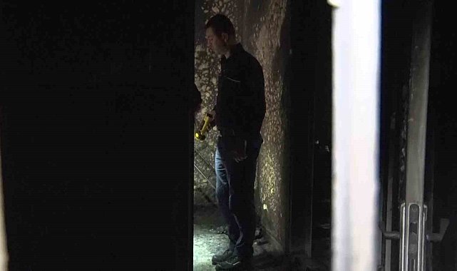 Pendik'te 3 çocuğa mezar olan ev sabahın ilk ışıklarıyla görüntülendi