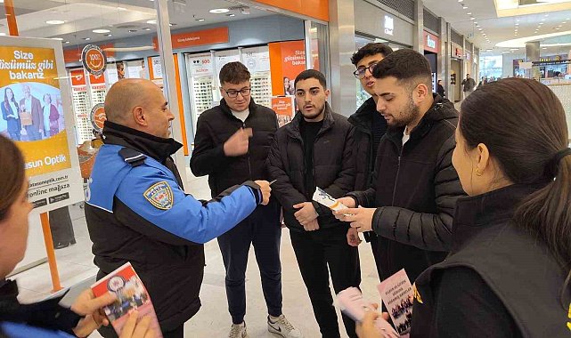 Polis vatandaşları bilgilendirmeye devam ediyor