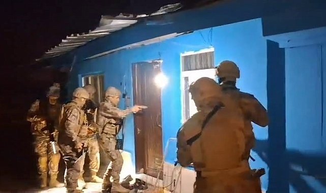 Polisten sokak satıcılarına operasyon: 13 şüpheli gözaltında