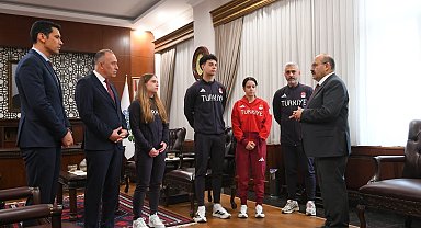 Riyad 2025'te başarılı olan sporculara Vali Ustaoğlu'ndan tebrik