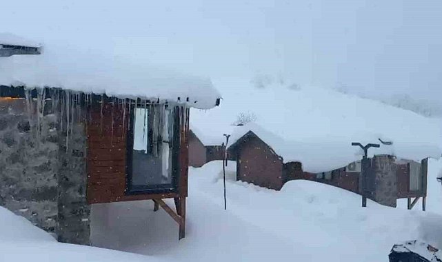 Rize'de yüksek tepeler beyaza büründü