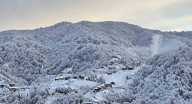 Rize'nin yüksek kesimlerinde kar kalınlığı 1 metreyi aştı