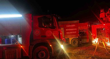 Sabaha kadar süren yangında çiftlik kül oldu