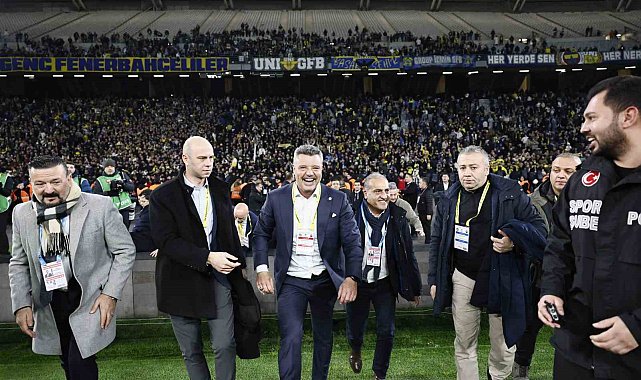 Sadettin Saran, galibiyet coşkusunu taraftarlarla yaşadı