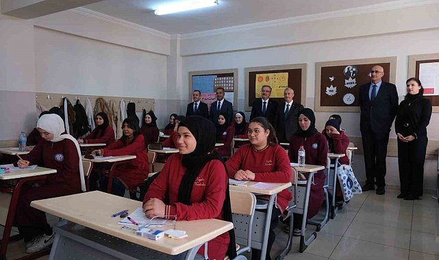 Şahinbey'de umre ödüllü kitap okuma yarışmasının 8'incisi düzenlendi