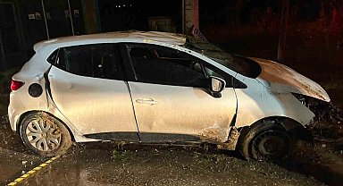 Sakarya'da takla atan otomobilde sıkışan sürücü yaralandı