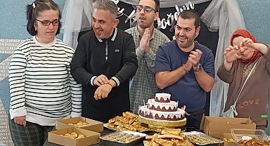 Sakarya'da özel çocuklara kemençe ve horonla doğum günü coşkusu