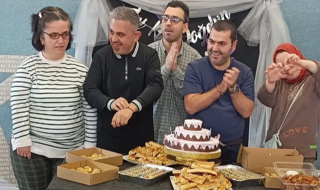 Sakarya'da özel çocuklara kemençe ve horonla doğum günü coşkusu